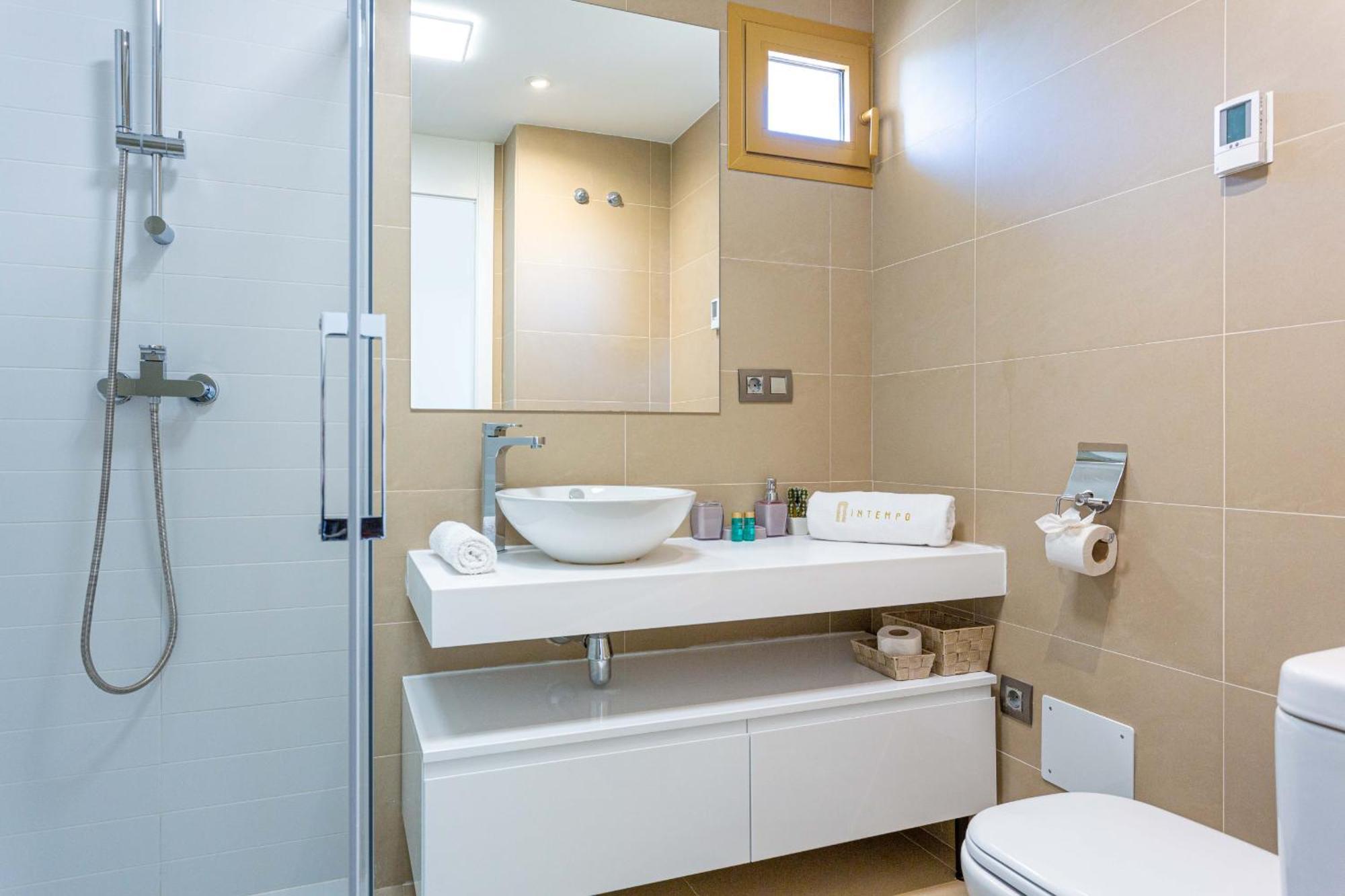 Intempo By Holuxe - 051- 5Th Floor Apartment เบนิดอร์ม ภายนอก รูปภาพ